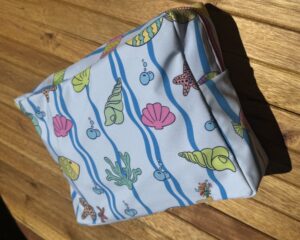 Neceser con diseño de mar infantil. Tela impermeable. Mirador Art Studio
