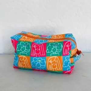 neceser chico Mirador Art Studio. Tela impermeable, diseño colorido, cuadros de colores con caras