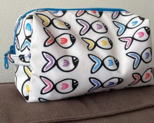 Neceser chico con peces de colores de Mirador Art Studio