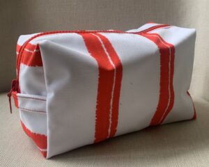 Neceser chico con rayas rojas de Mirador Art Studio